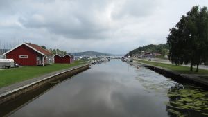 Hen&aring;n