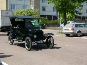 Das muss der erste, pferdelose Wagen auf �land gewesen sein. ;-)
