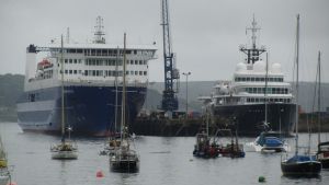 Falmouth, zwei grosse Kreuzer.